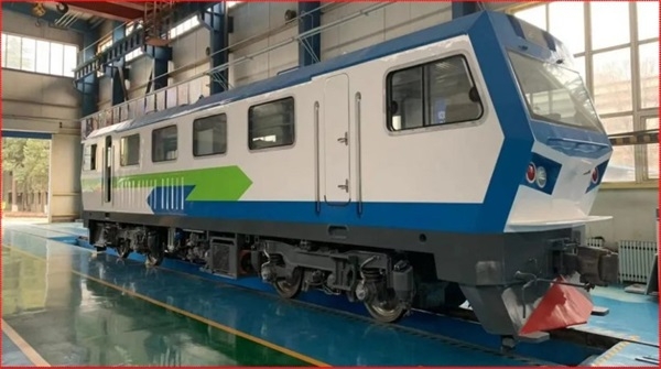 First 800kWh lifepo4 battery new energy shunting locomotive for urban rail transit